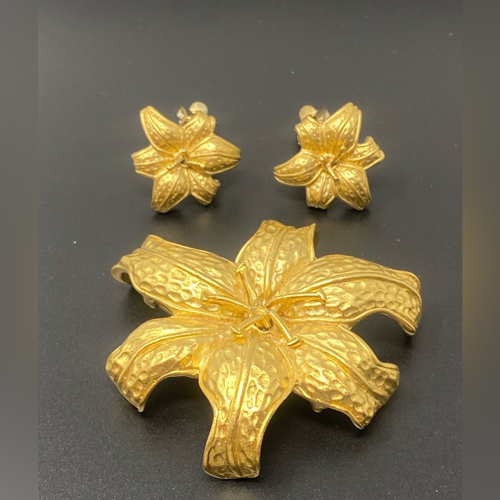 Nina Ricci Gold Tone Lily Brooch And Earrings Vintage Set